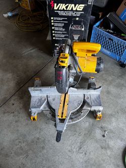 DeWalt Sliding Compound Miter Saw