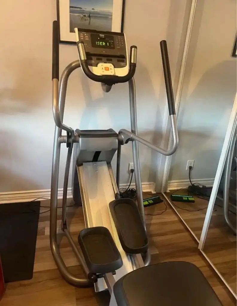Precor EFX 5.35 Premium Series Elliptical - GREAT DEAL!!