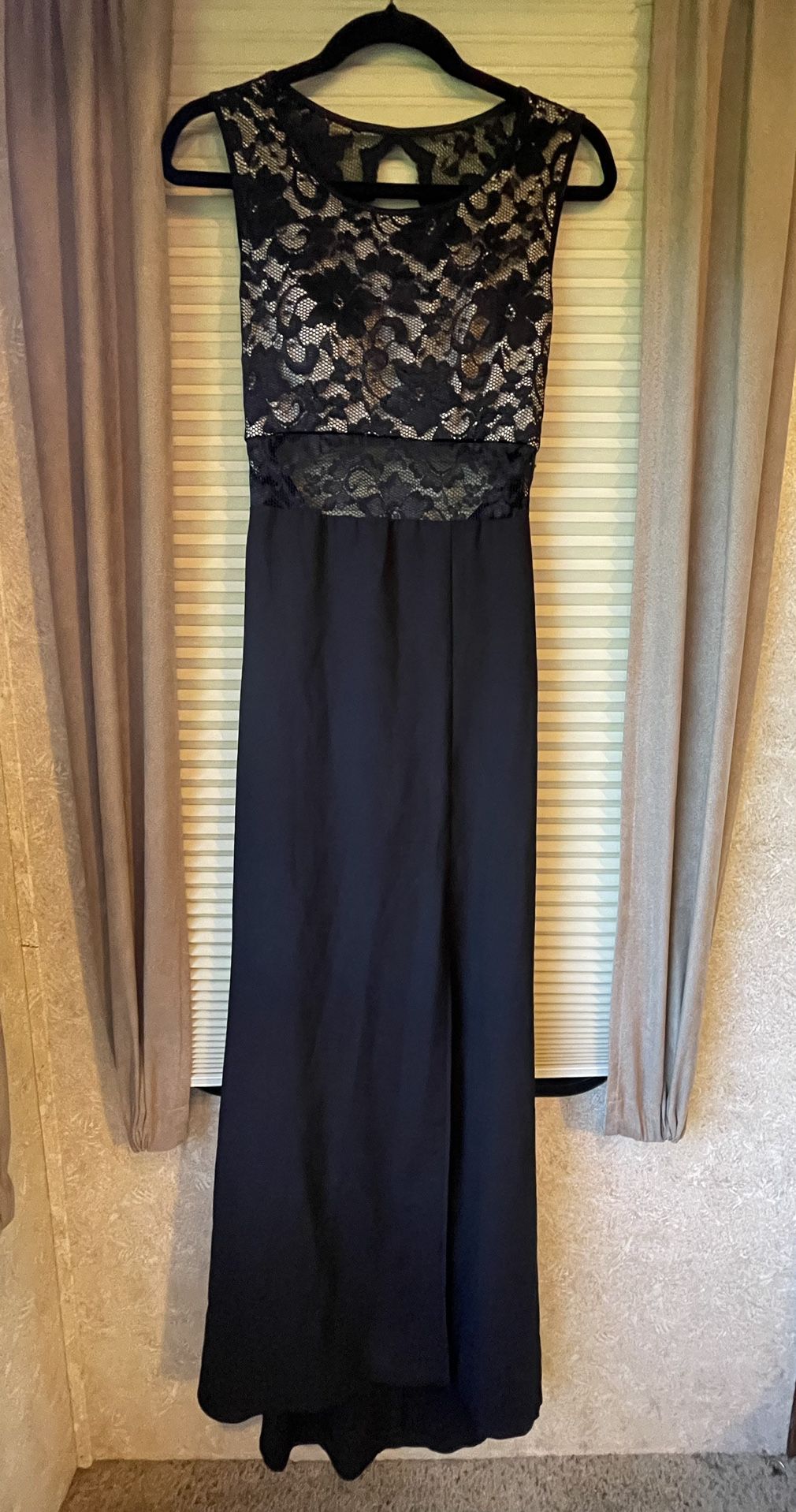 Windsor Formal Long Lace Black Dress