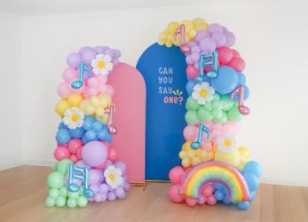 Ms Rachel balloon arch