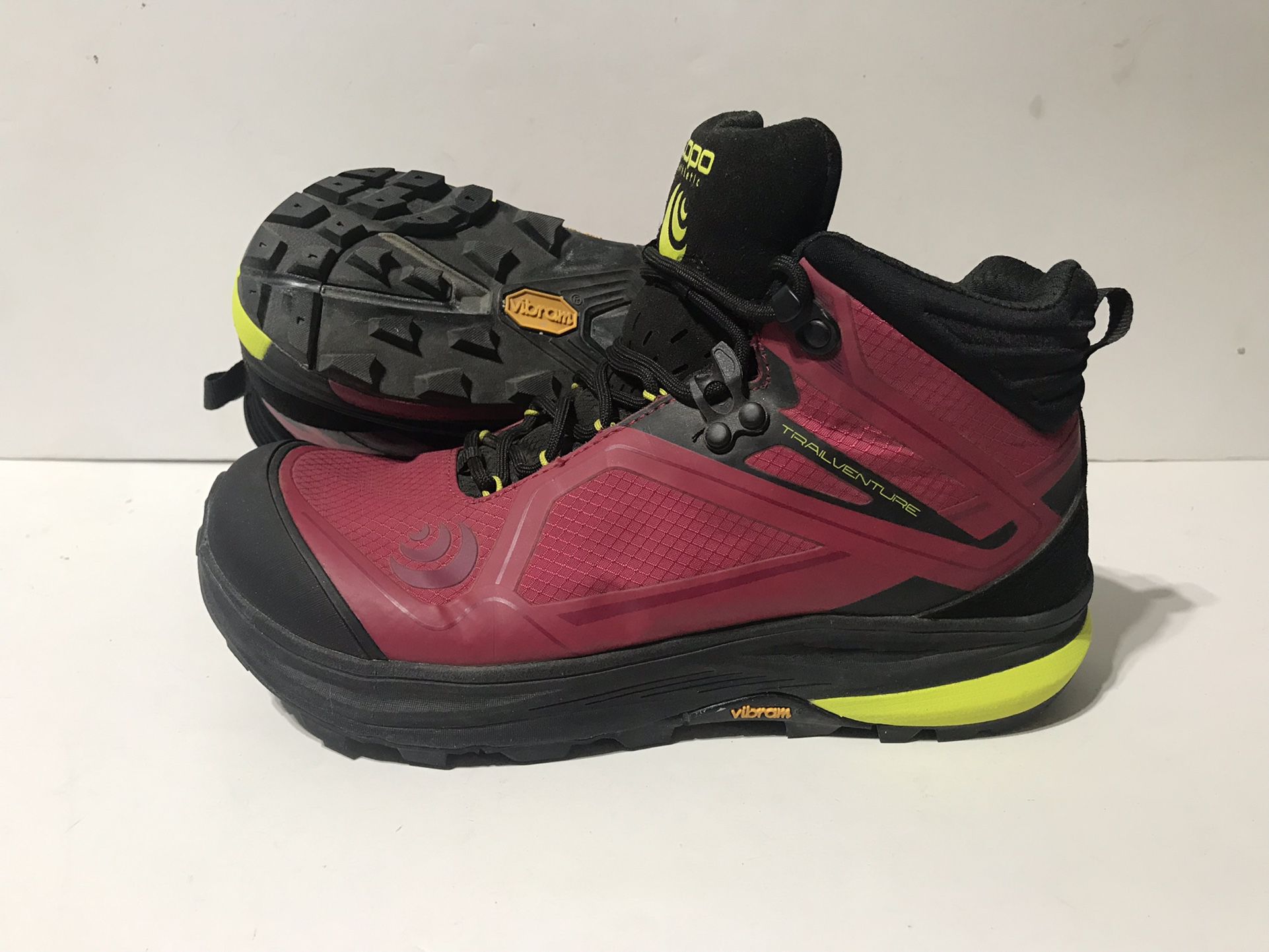 Topo Athletic Women's Trailventure Shoes (Raspberry/Black) Size 8.5 Hiking Trail