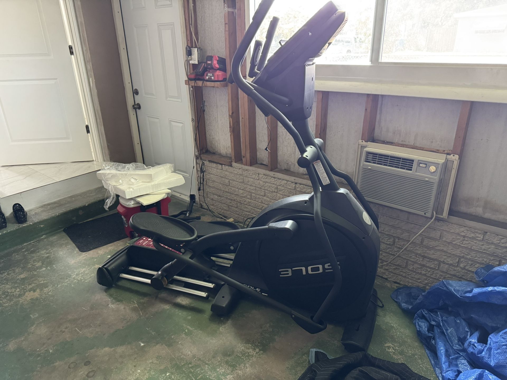 SOLE E25 Elliptical bike