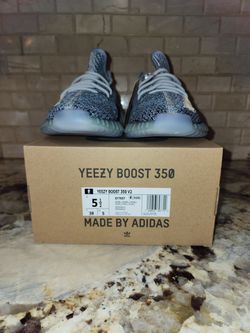 Authentic Adidas Yeezy Boost 350 V2 Static Non-Reflective Size 5.5 WITH BOX