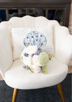 Shell Chair White, Basically New, Used Once for Photoshoot