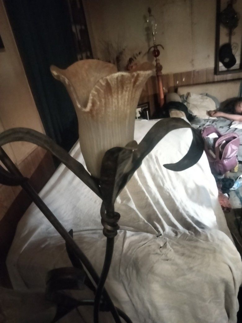 Lily Pad Flower Floor Lamp