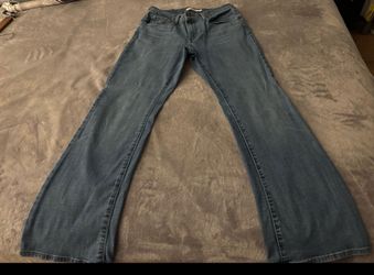 Woman’s Levi’s bootcut jeans size 6