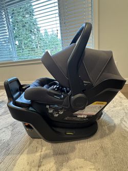 Uppa Baby Mesa Max Car Seat + base