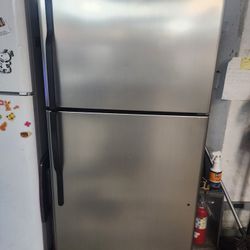 GE Refrigerator 66x33x29 
