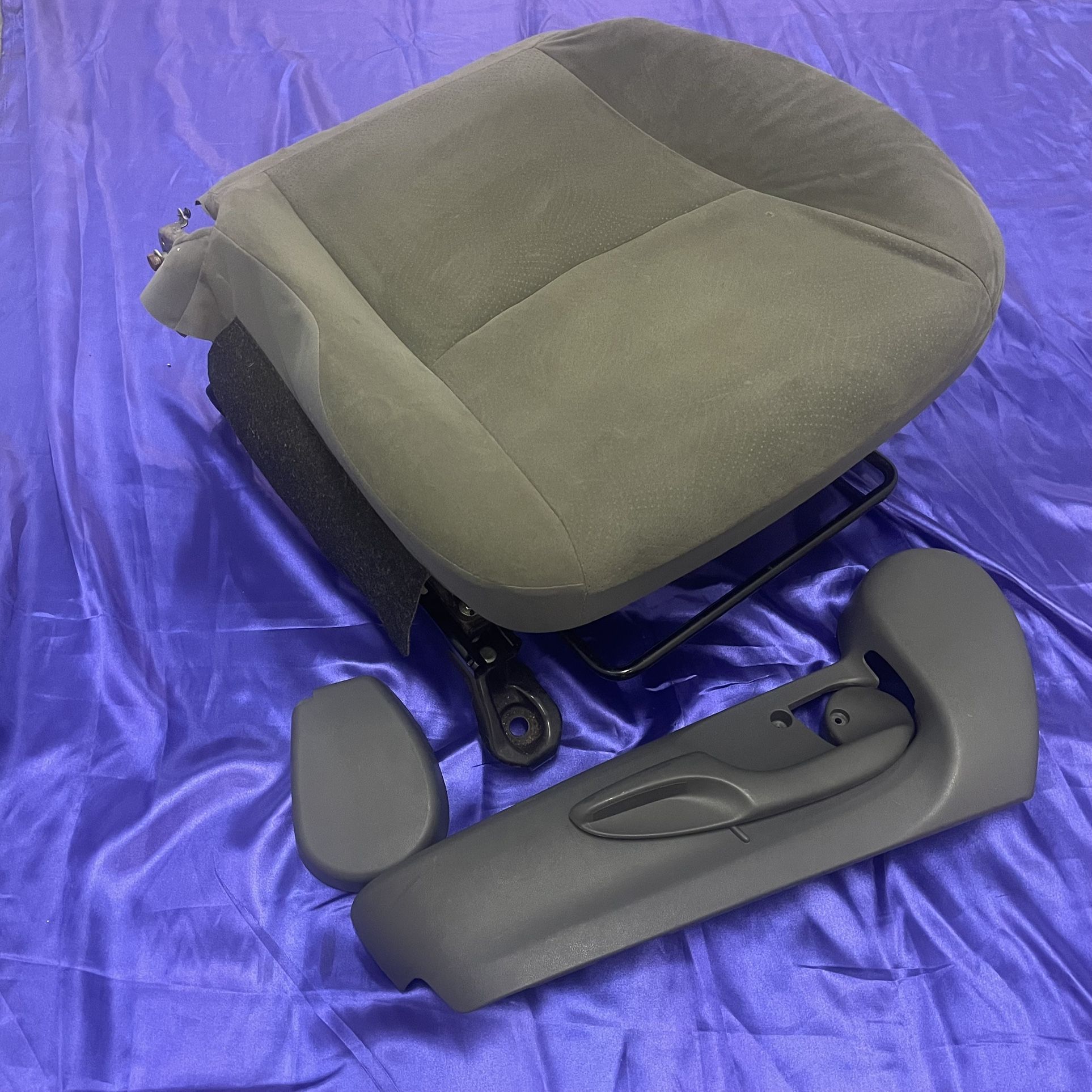 10-15 Prius Cloth Driver Seat Lower Assy Manual W-rails Dark Gray LH Left