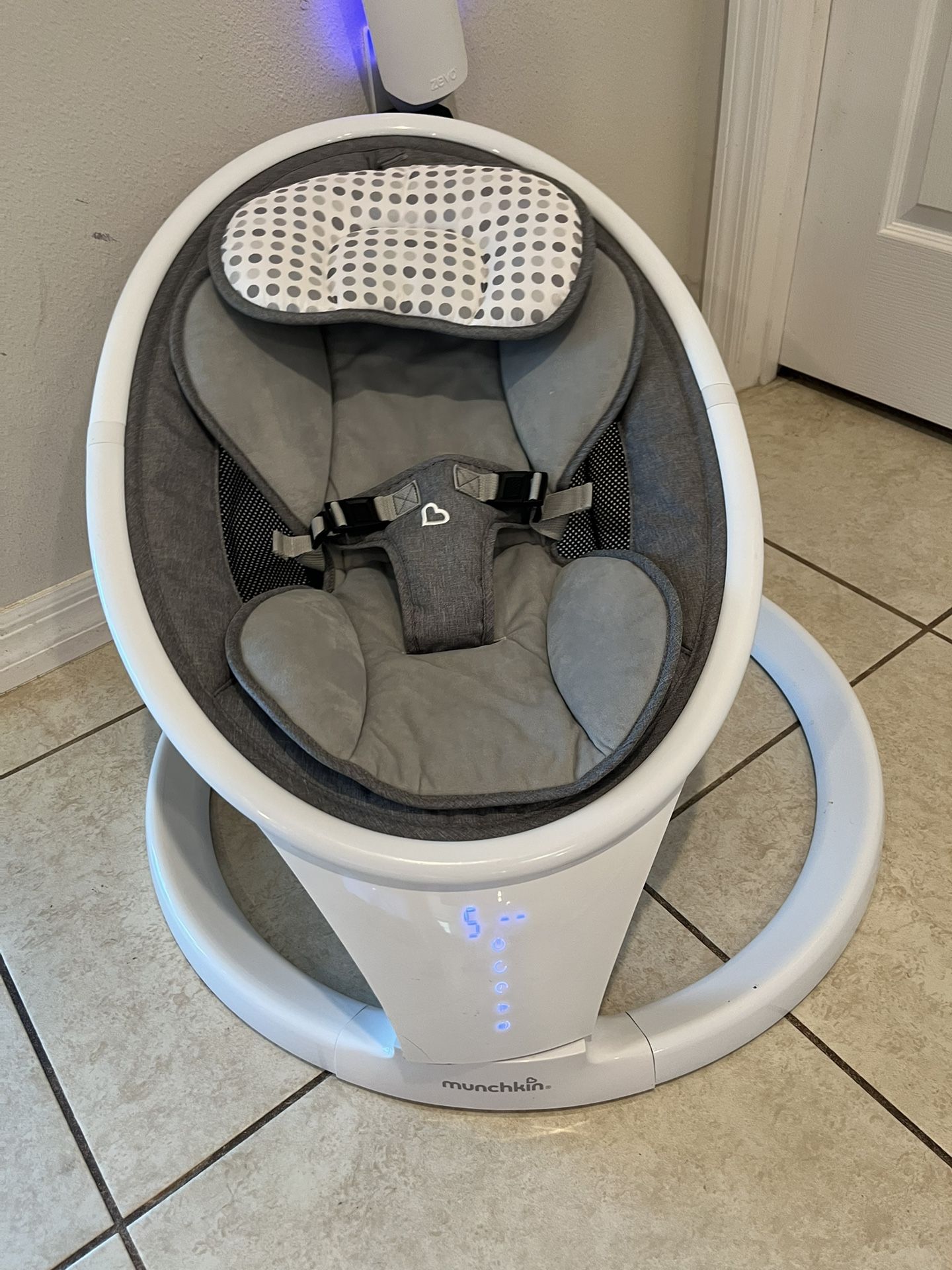 Munchkin Baby Sleeper Chair With Music And Bluetooth With Remote