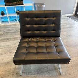 Vanzandt 31.5" Wide Tufted Lounge Chair