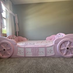 Toddler-to-Twin Princess Carriage Convertible Bed
