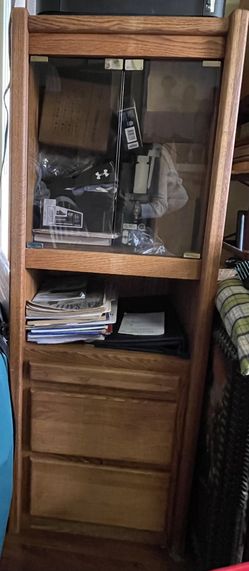 2 Shelves With Glass Doors