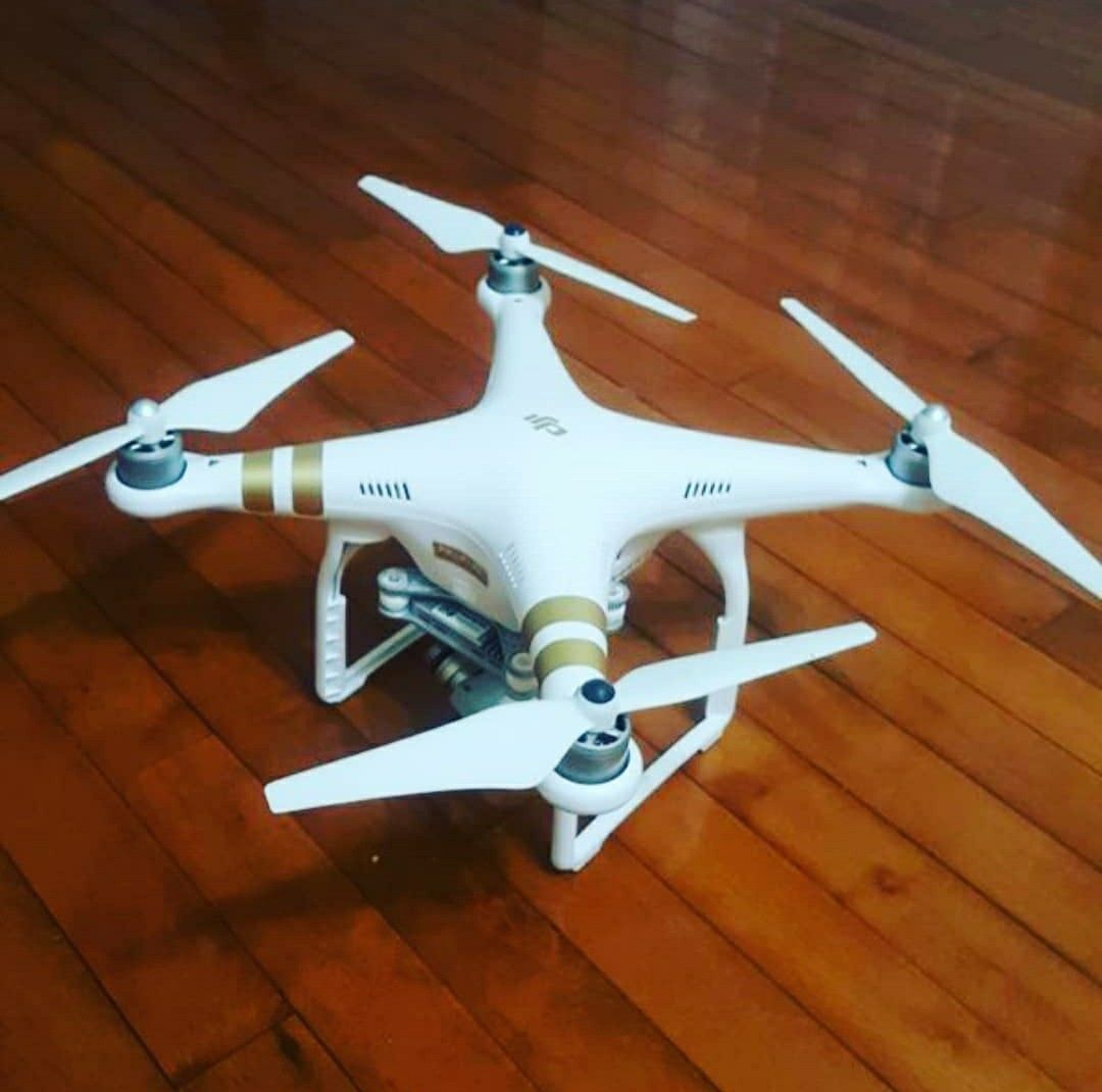 DJI Phantom 3 PRO + Extras