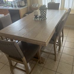 Dining table set