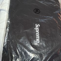 SUPREME HOODED SWEATSHIRT 