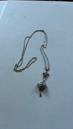 Cameo pendant necklace
