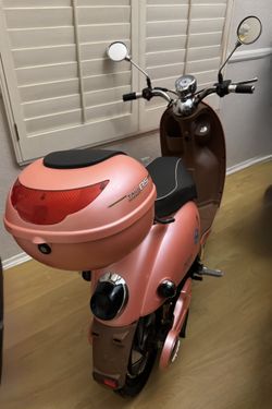 Tail g Vespa Pink