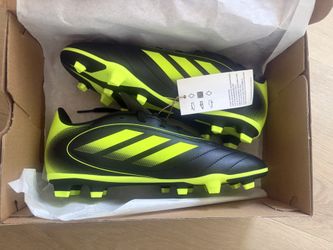 Soccer Shoes Size 4.5