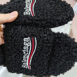 Balenciaga fur slides, Any size !! 