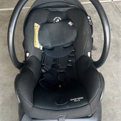 Maxi Cosi Car seat With Base 