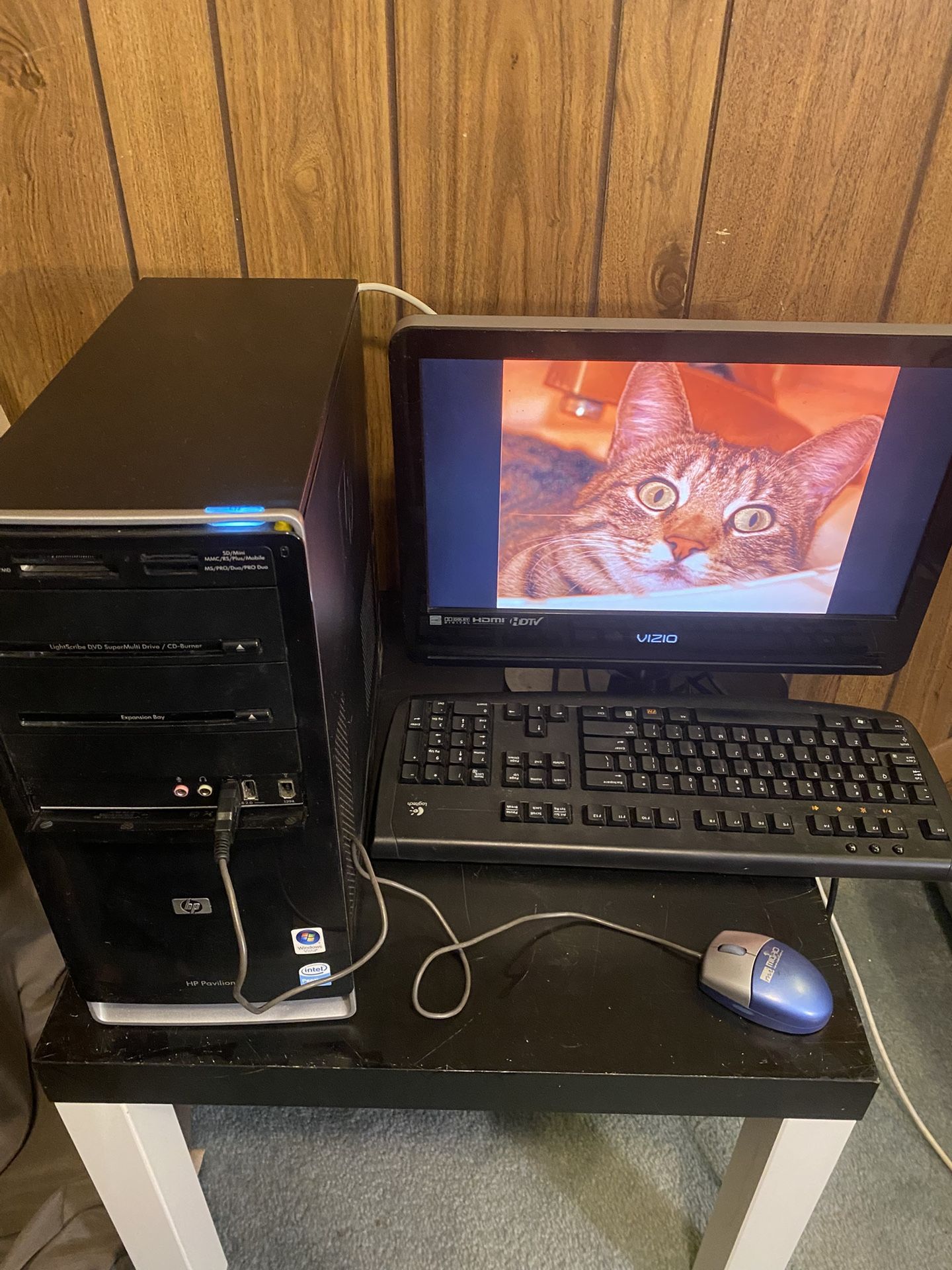 Computer, monitor, and keyboard - 20$