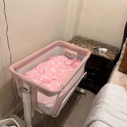 Electric Bassinet for Baby With Automatic Rocking 