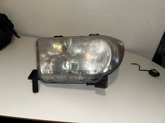 2007-2013 TOYOTA TUNDRA/SEQUOIA (L) DRIVER SIDE HALOGEN HEADLIGHT OEM