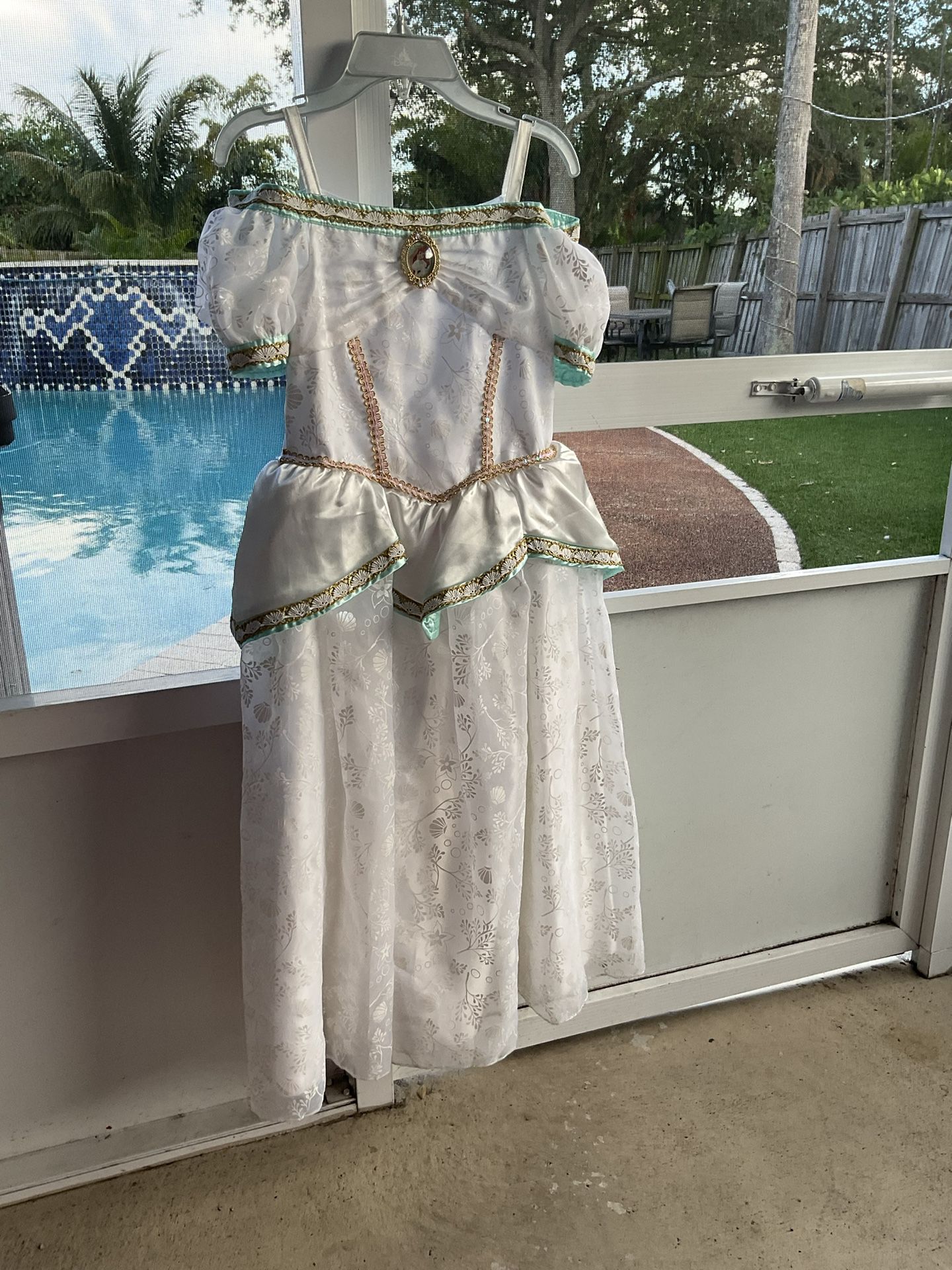 Disney Mermaid  Wedding Dress 9/10