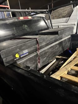 Lockable truck toolbox full size truck