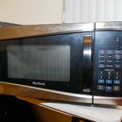 WestBend Microwave – 900W 