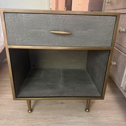 Four hands night stand 