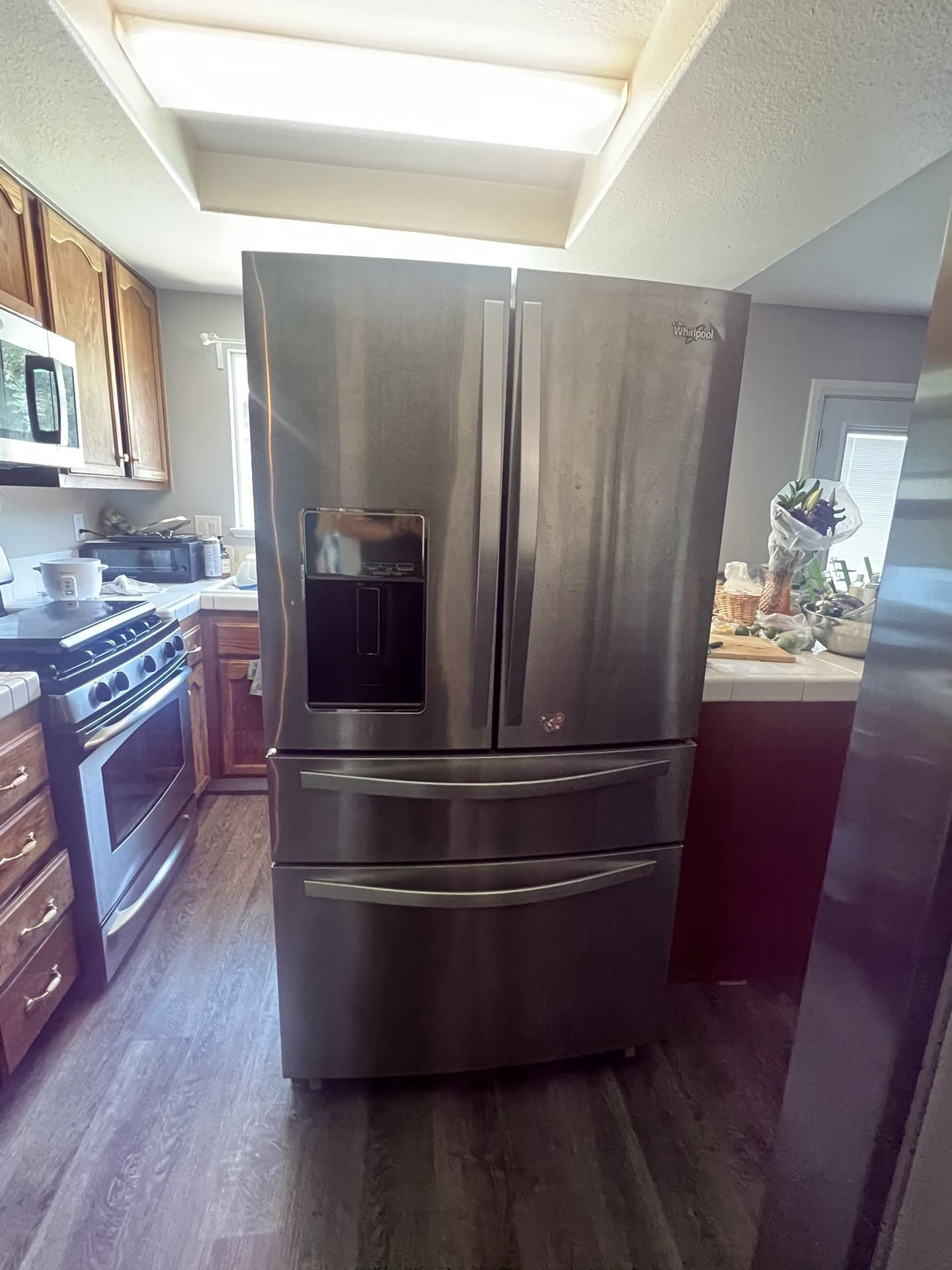 Whirlpool Refrigerator- 28 Cubic Feet - Freezer Not Working