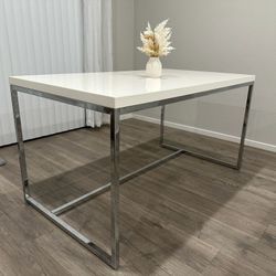 Dania_White Chrome Dining Table