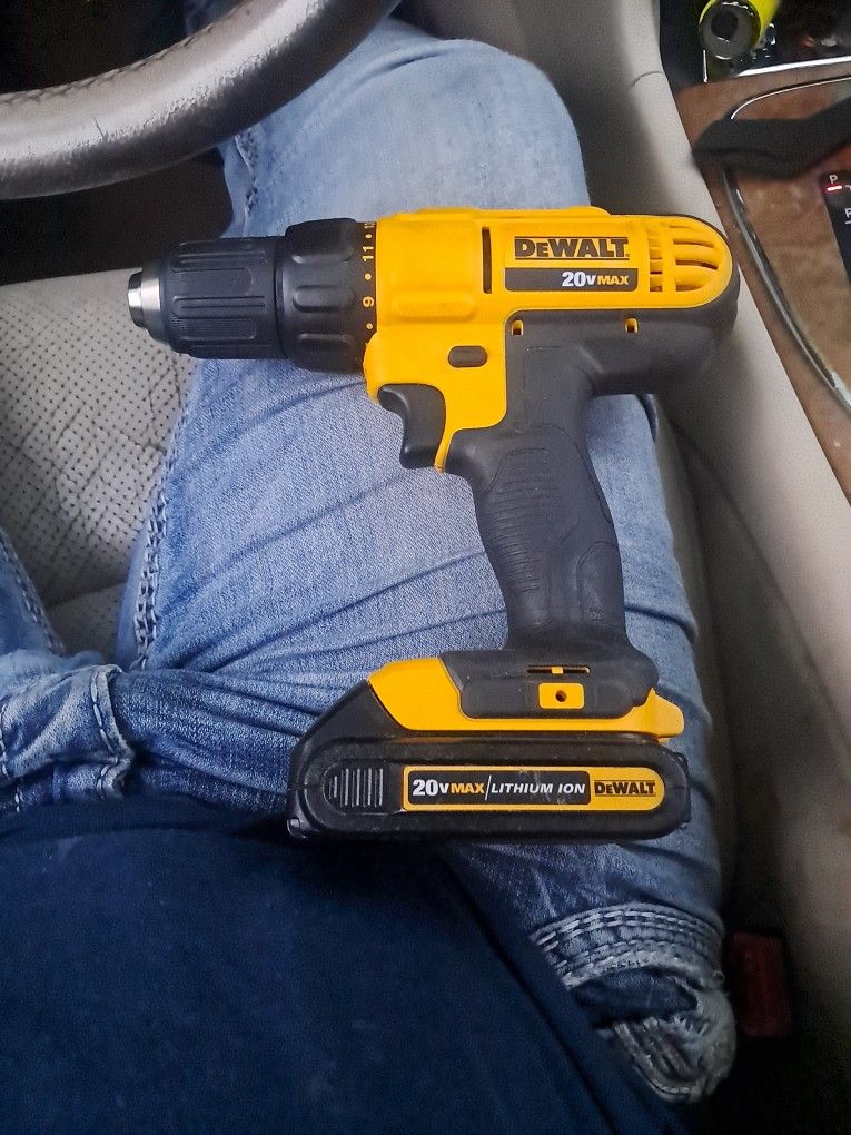 Dewalt Drill,charger, And 3 Batteries 