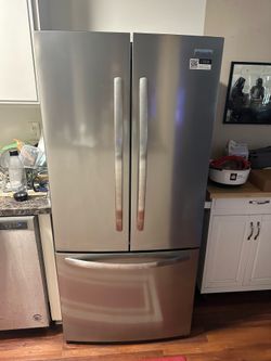 Like-new Frigidaire 16.7 cu ft stainless steel French door fridge