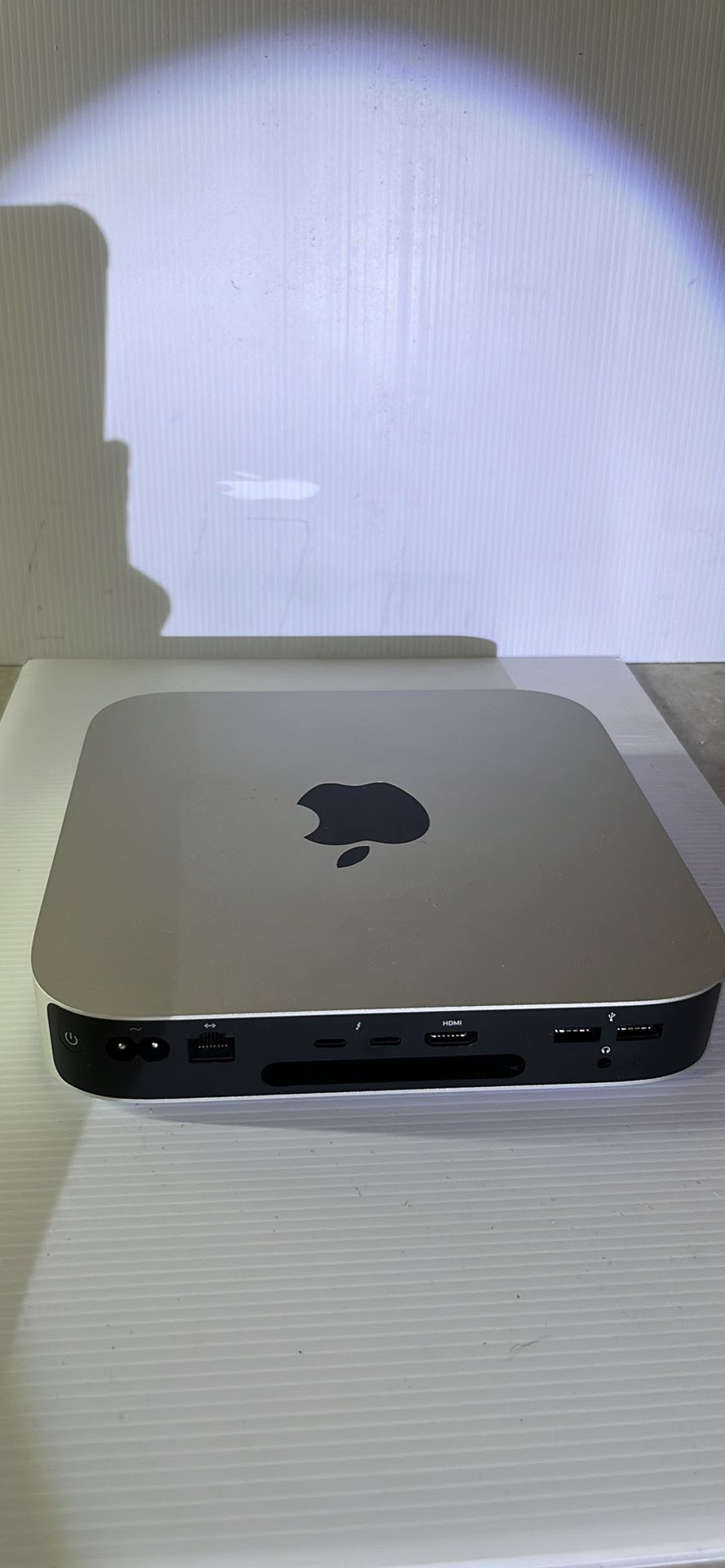 Apple Mac Mini (512GB SSD, M1 Chip, 16GB RAM) Desktop