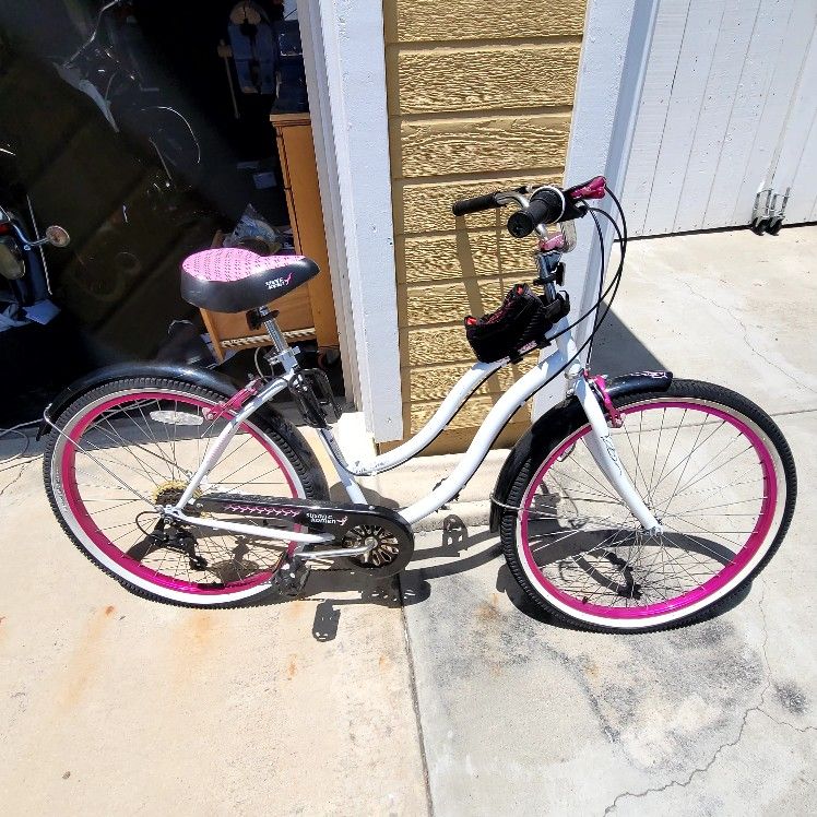 26 susan g komen cruiser bike