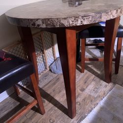 GUC Pub Height Table And Chairs 