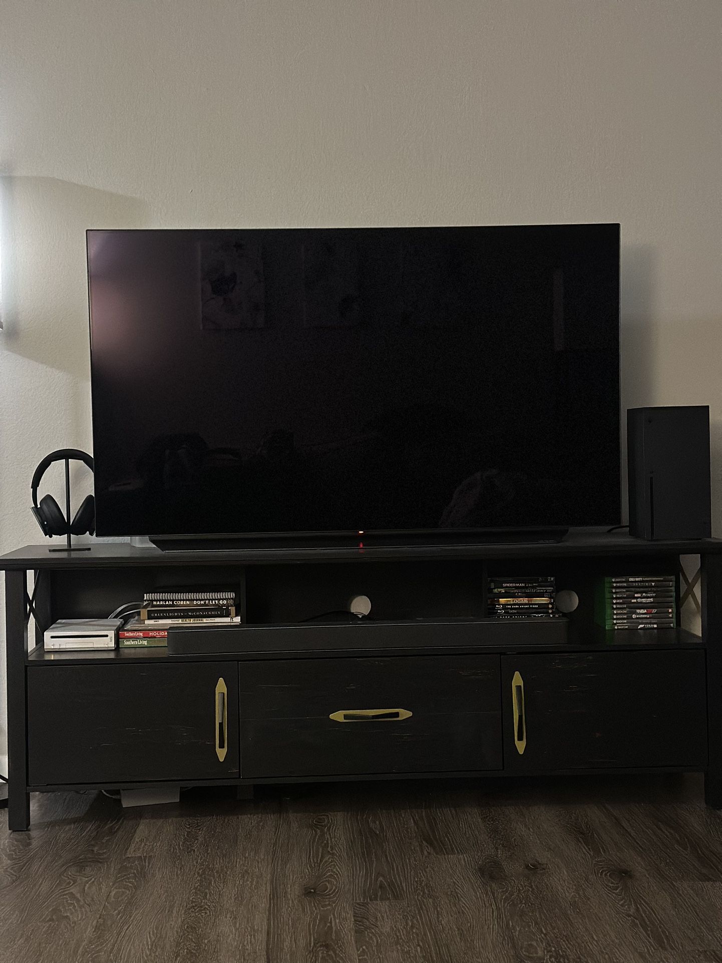 Tv Stand In PERFECT Condition 
