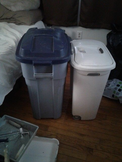2 Laundry Baskets