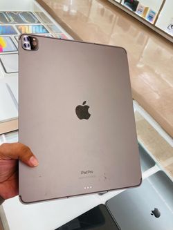 iPad Pro 6th gen 12.9inch 128gb