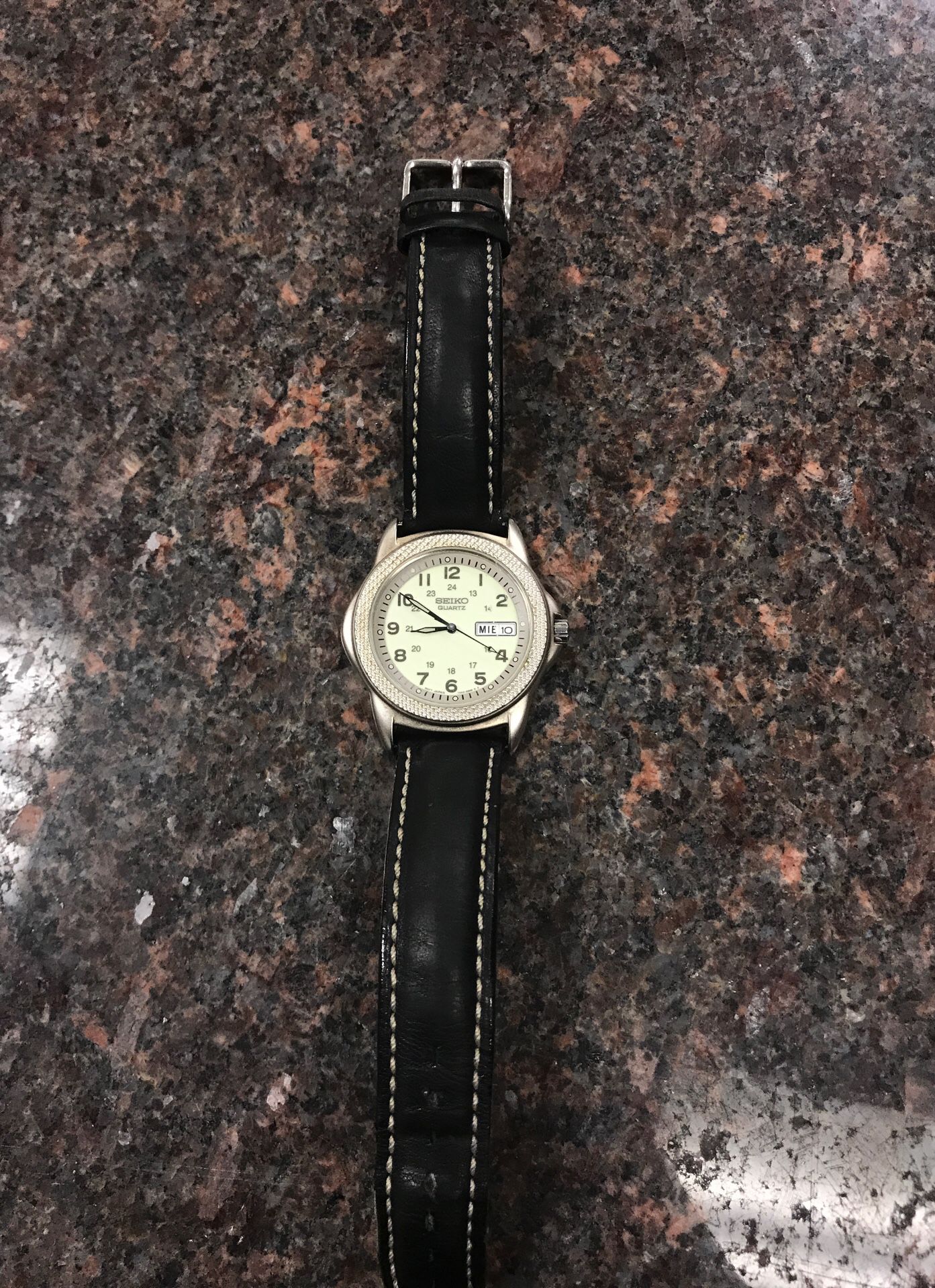 Vintage seiko men's date just watch leather band needs battery 7N43-6B20  s#681790 for Sale in Austin, TX - OfferUp