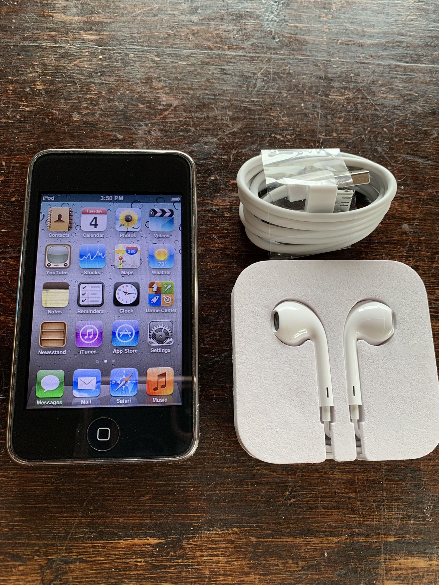 iPod Touch 3 (32gb) + Extras