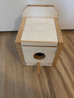 Wooden Bird Nesting Box