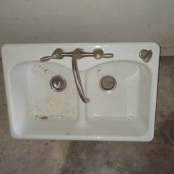 33'x22' cast iron kitchen sink with faucet