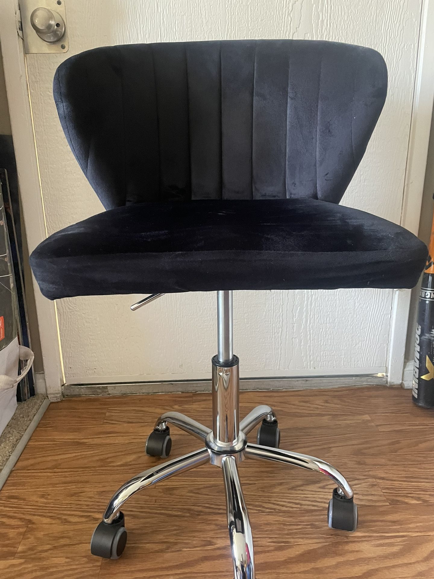 Black Swivel Chair 