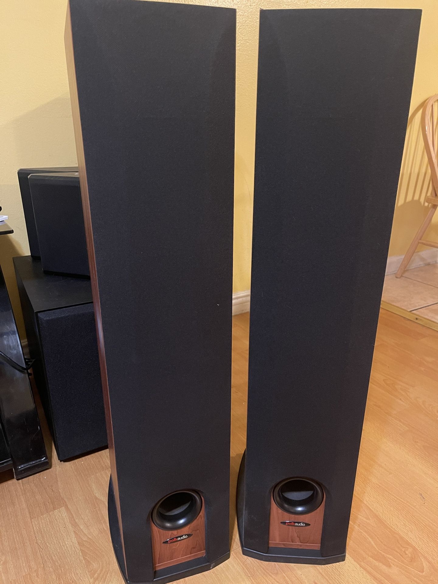 Polk R50,standing Floor Speakers.