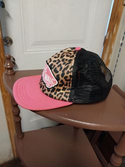 Ladies  VANS  OFF  THE  WALL                               Leopard  Print  Pink  Snapback  Hat