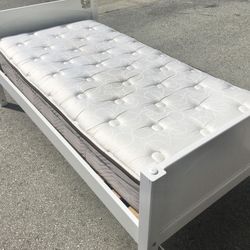 *****Twin Bed With Mattress ******